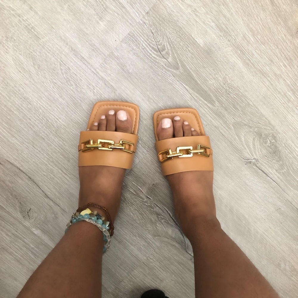 Off Da Chain Sandal